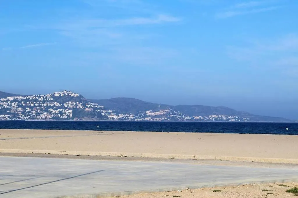 Apartament Silv12-Frontline Sea Views Empuriabrava 0*,  Hiszpania